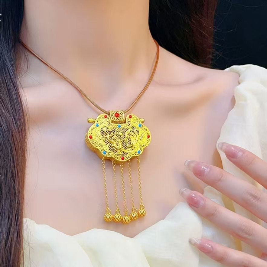 Floral silk inlaid with gold lock