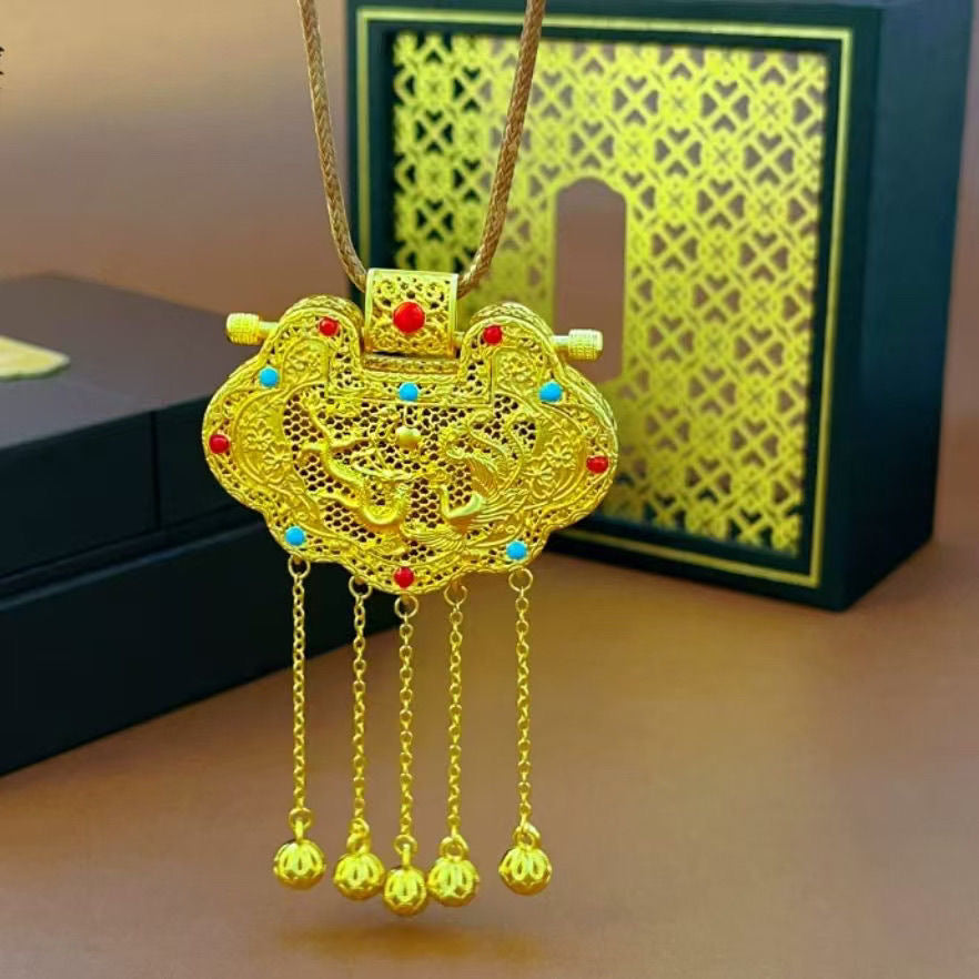 Floral silk inlaid with gold lock