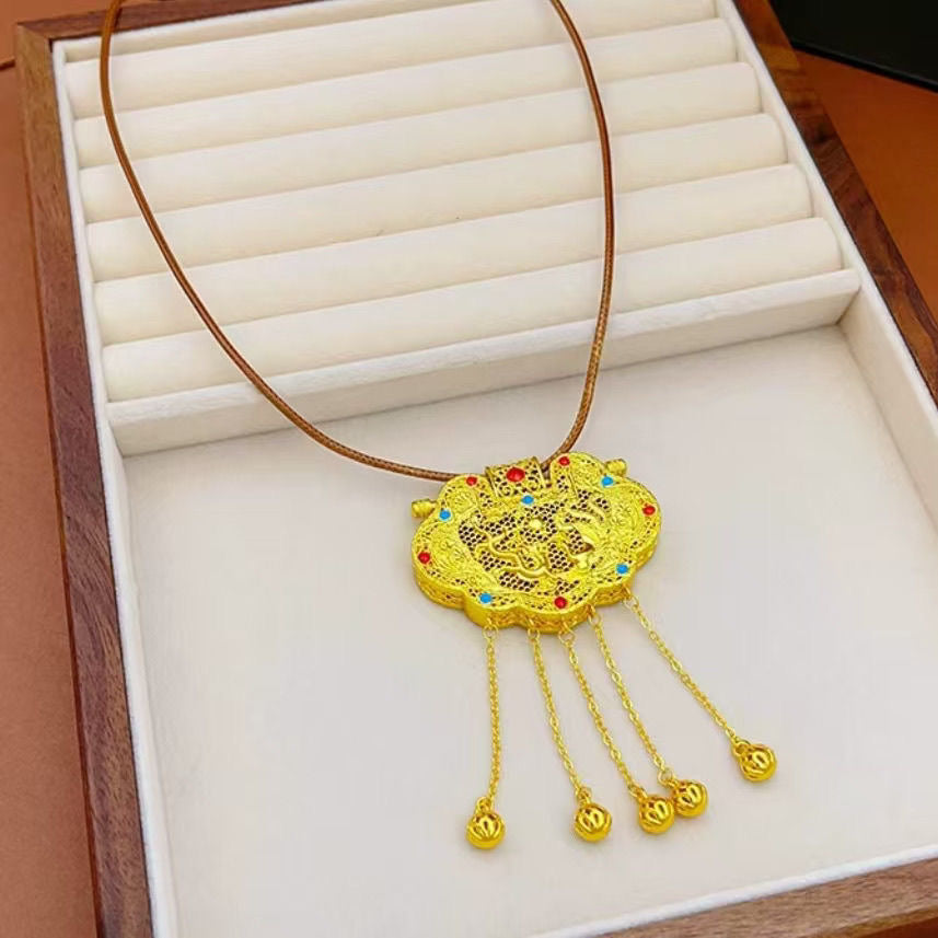 Floral silk inlaid with gold lock